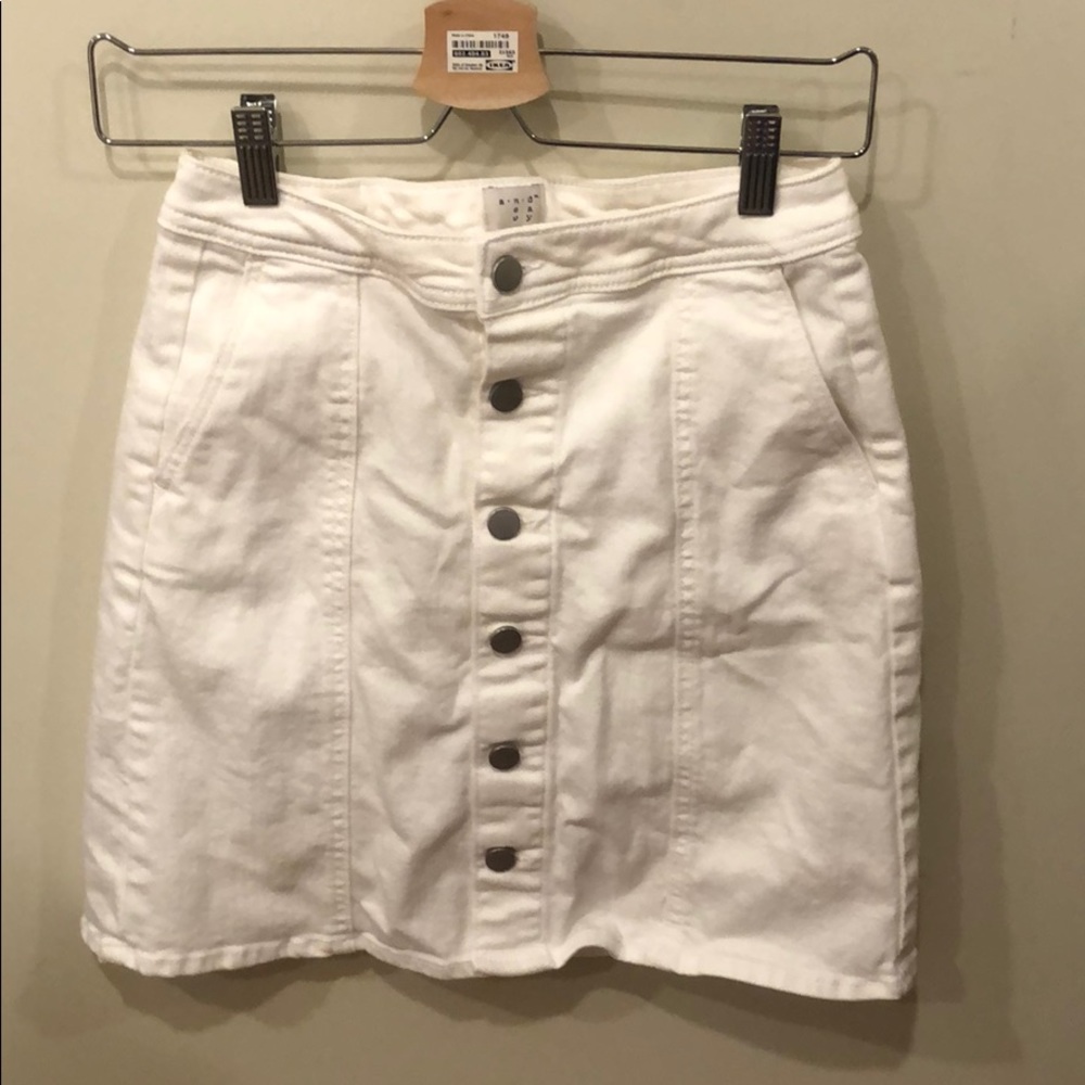 white denim skirt